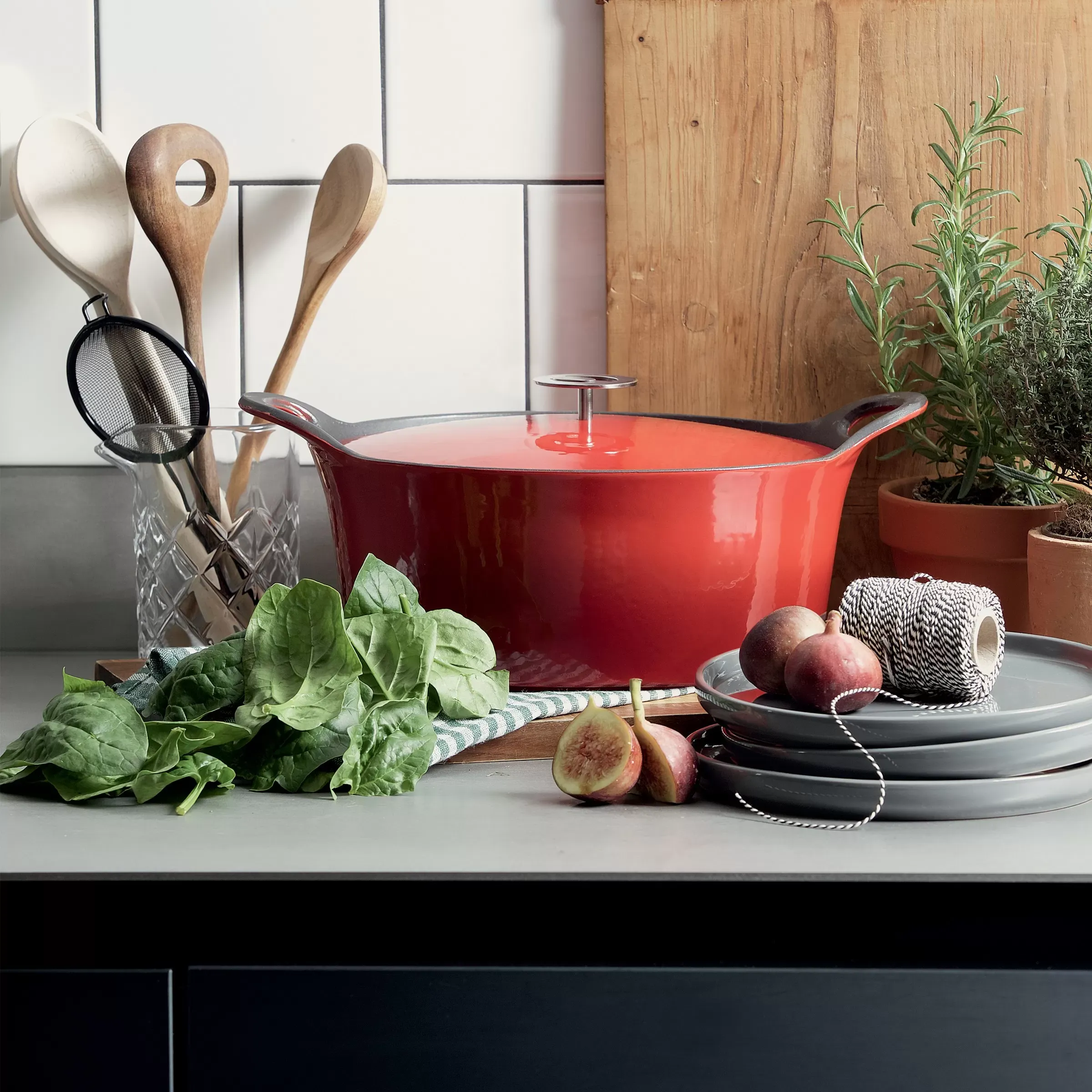 Illustration numéro 2 du produit Cocotte ovale rouge 29cm