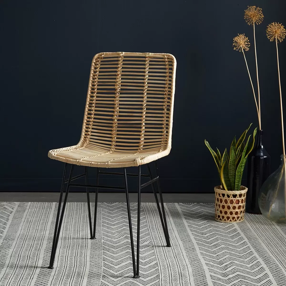 Illustration numéro 2 du produit Chaise en rotin et métal