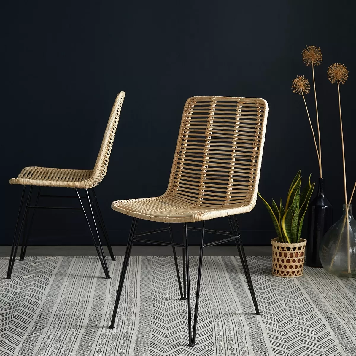 Illustration numéro 2 du produit 2 chaises en rotin et métal
