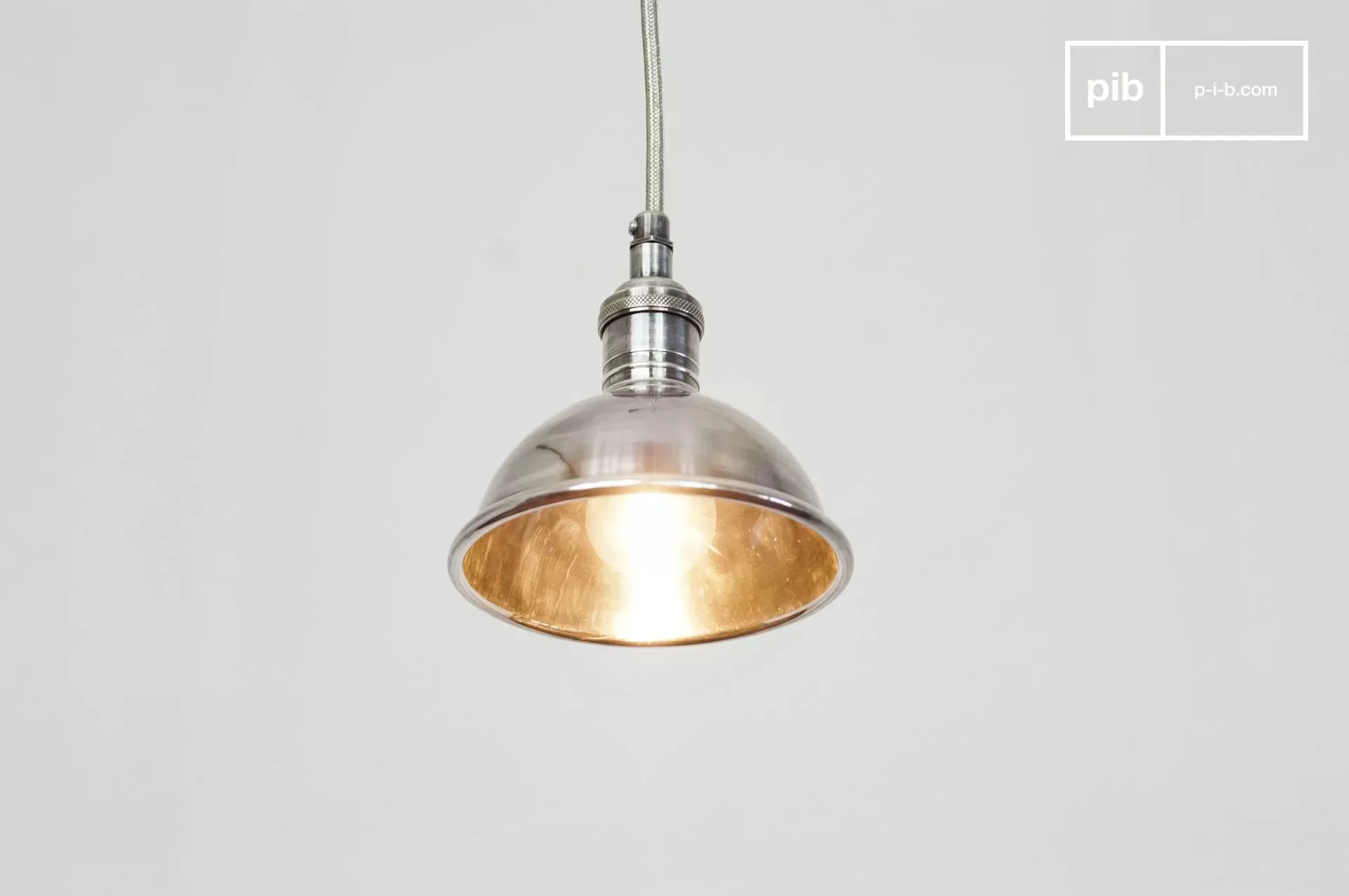 Illustration numéro 2 du produit Lampe suspendue en métal argenté