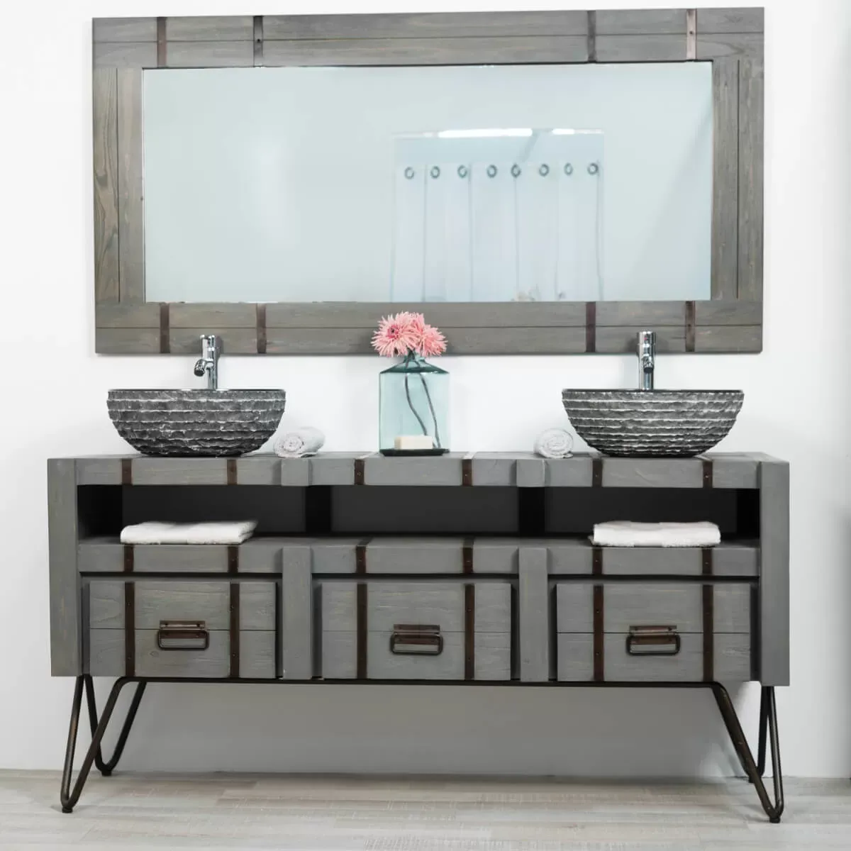 Illustration numéro 2 du produit Meuble sous vasque de salle de bain en mindi et métal L160cm