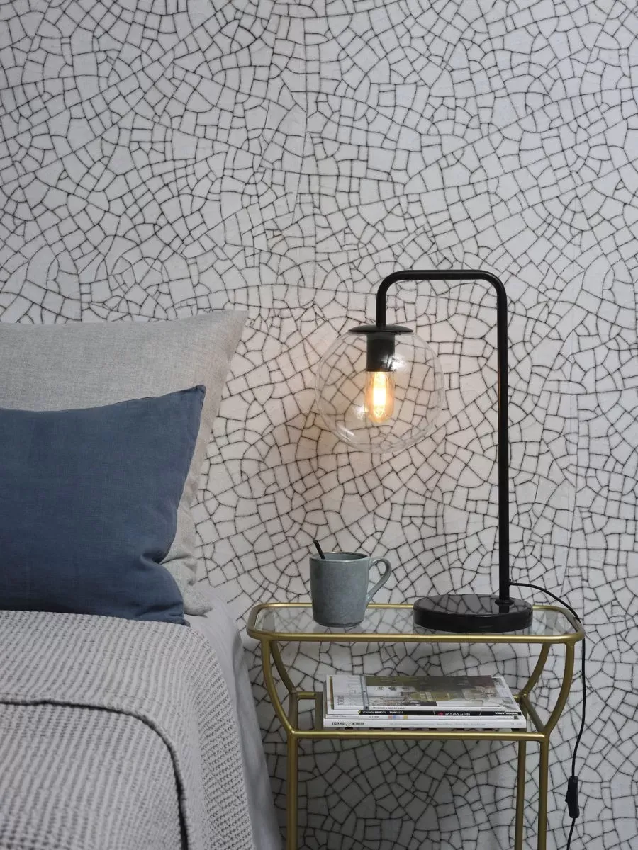 Illustration numéro 2 du produit Lampe de table noire H53cm