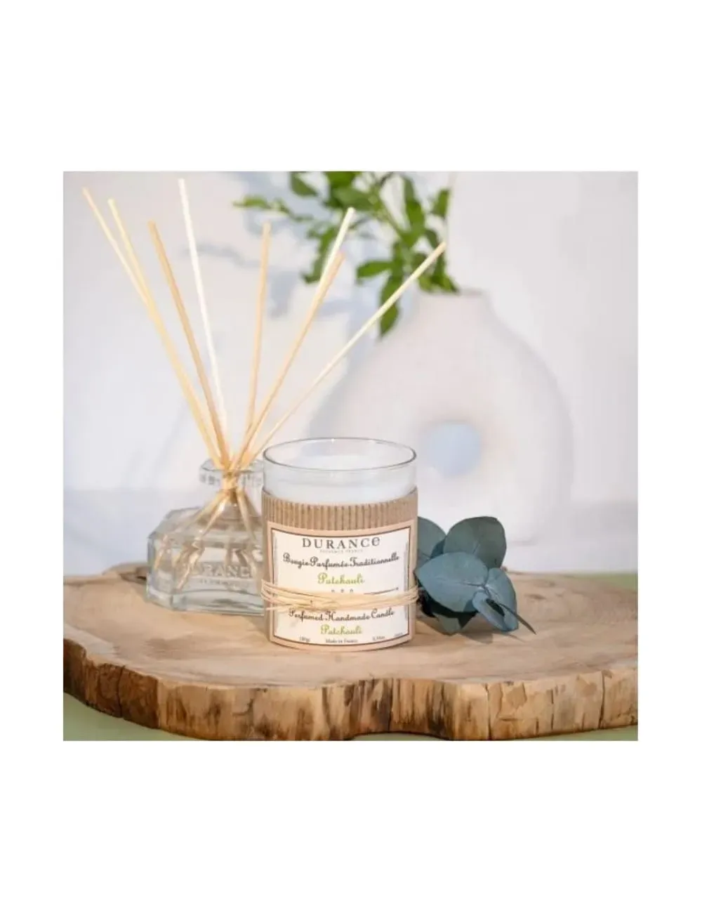 Illustration numéro 2 du produit Bougie parfumée traditionnelle patchouli