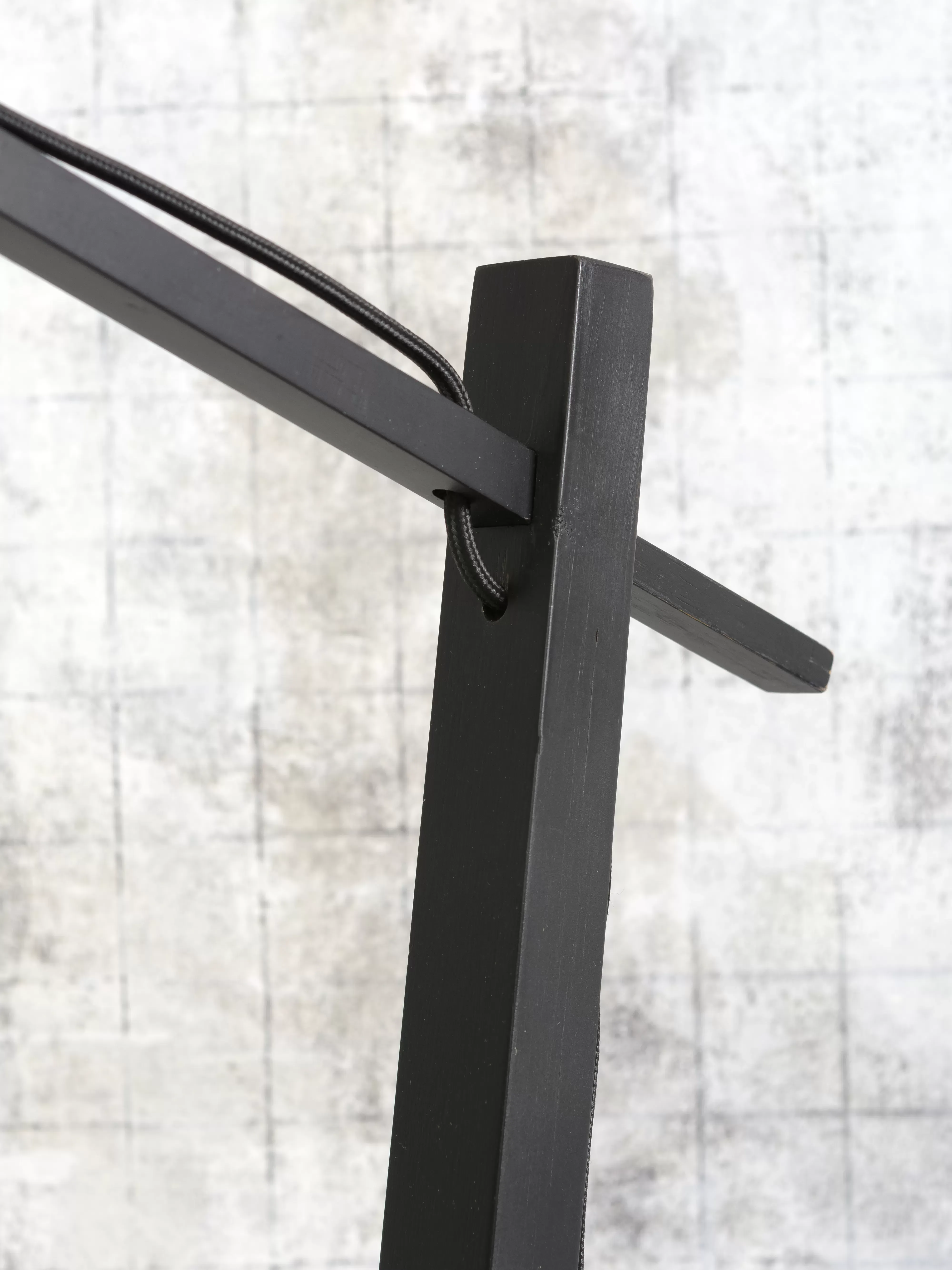 Illustration numéro 2 du produit Lampadaire en bambou noir/lin H176cm