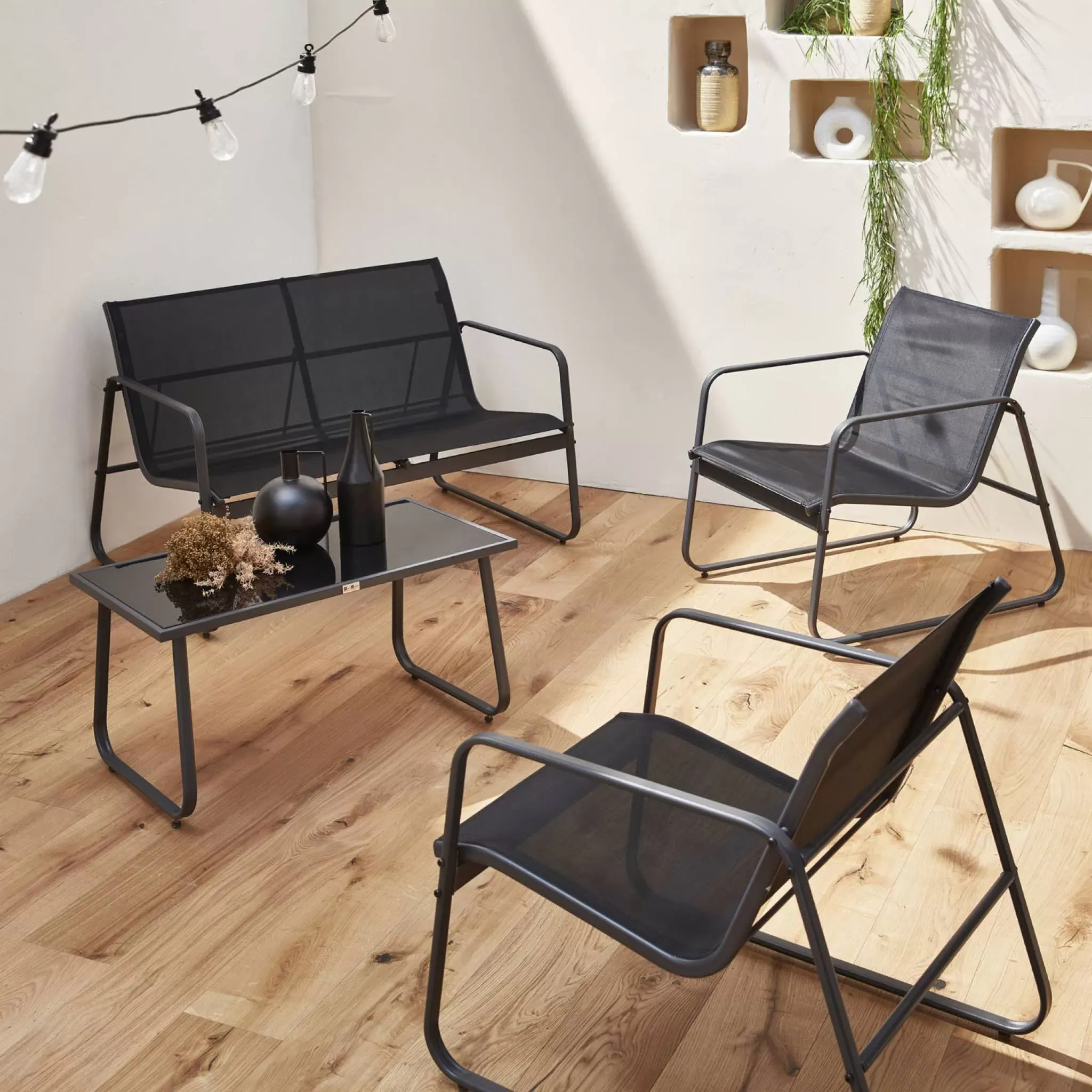 Illustration numéro 2 du produit Salon de jardin 4 personnes en métal et textilène gris foncé et noir