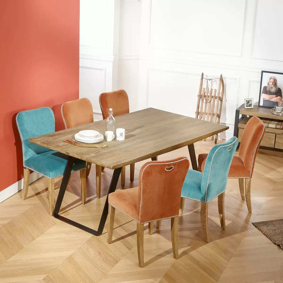 Illustration numéro 2 du produit Table rectangulaire en chêne et métal, 8 couverts teinte claire