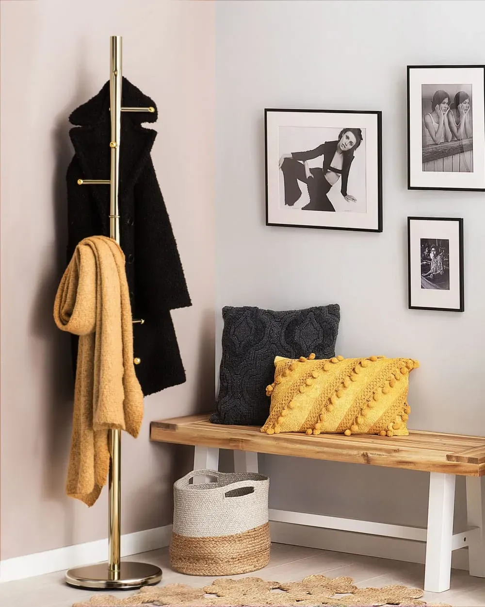 Illustration numéro 2 du produit Porte-manteau doré