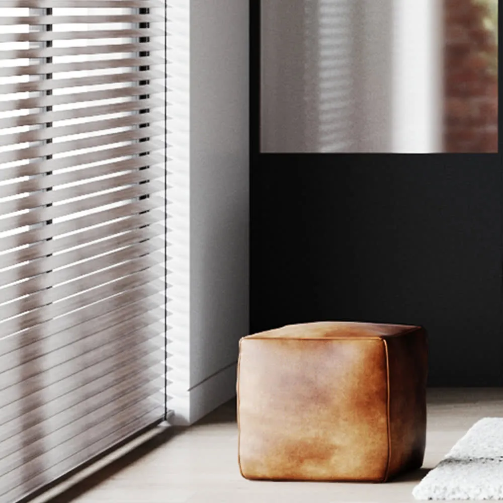 Illustration numéro 2 du produit Pouf carré en cuir marron 40 cm