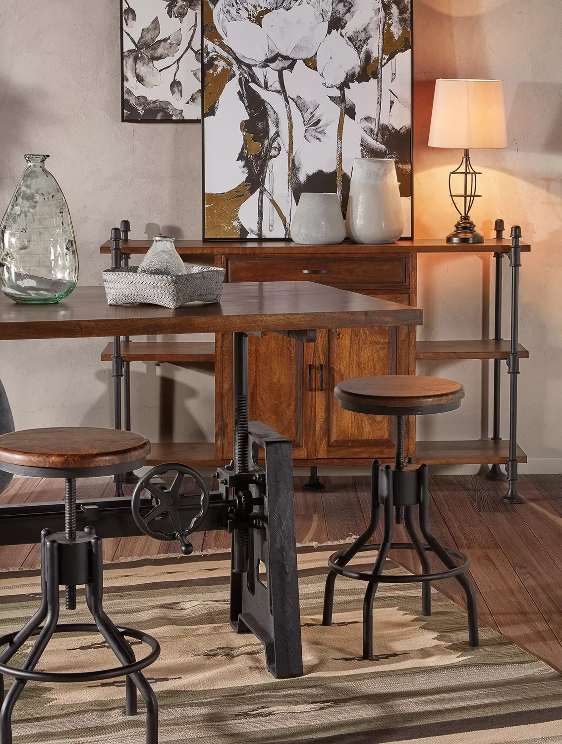 Illustration numéro 2 du produit Tabouret réglable en fer noir