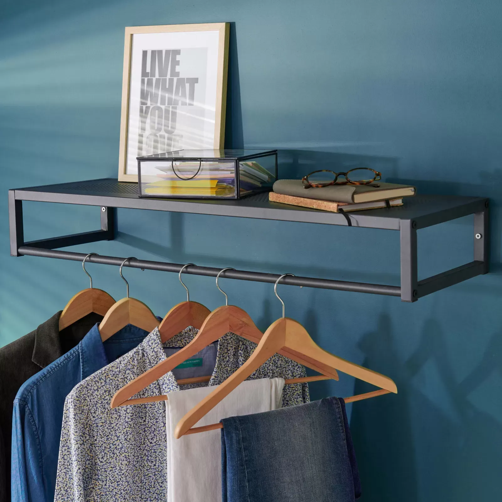 Illustration numéro 2 du produit Penderie étagère murale bois et métal L90 cm  Métal noir