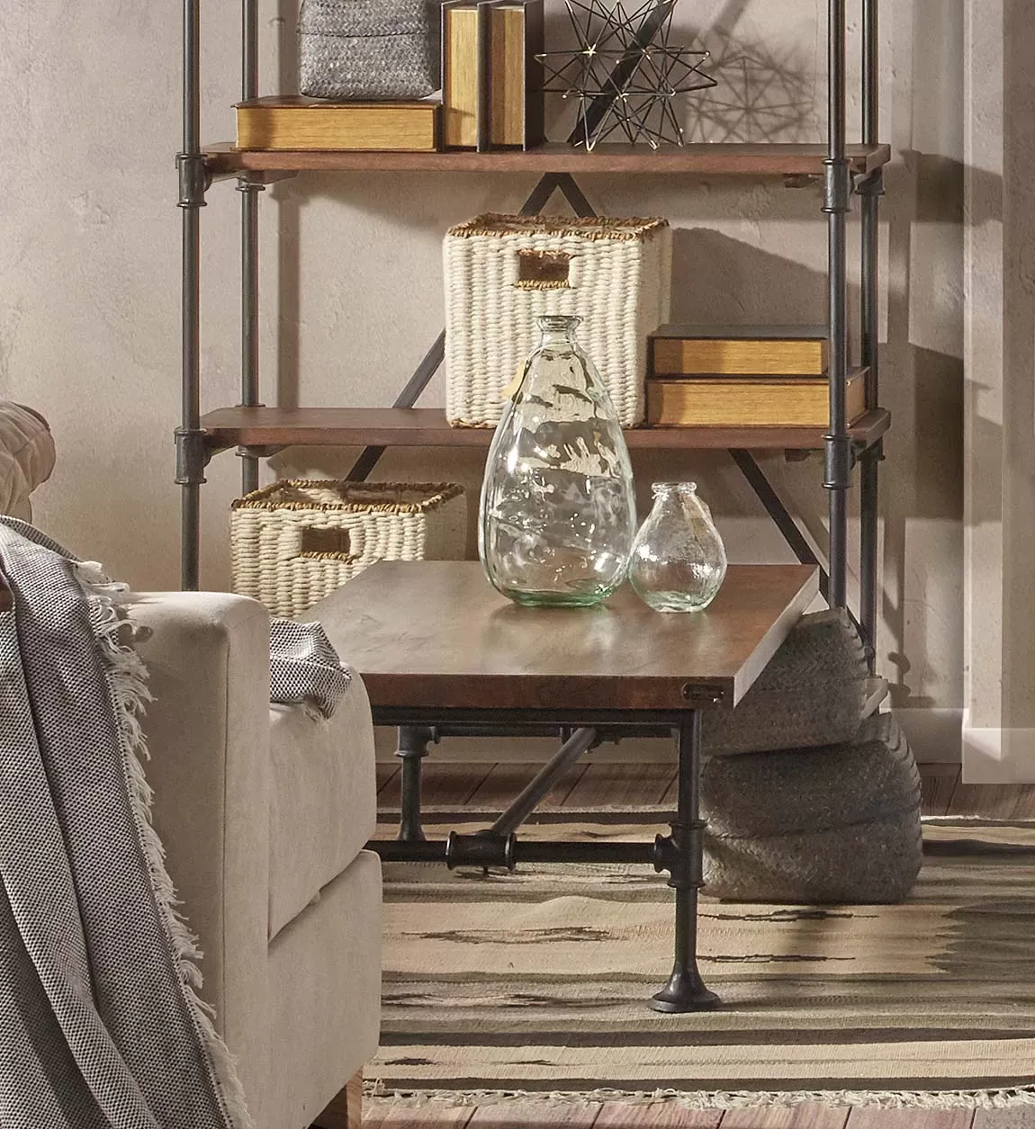 Illustration numéro 2 du produit Table en bois et fer noir L 120 cm