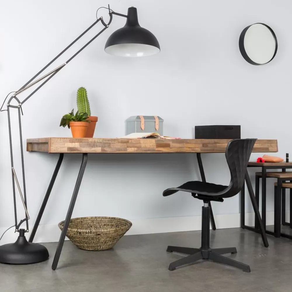 Illustration numéro 2 du produit Table en bois marron