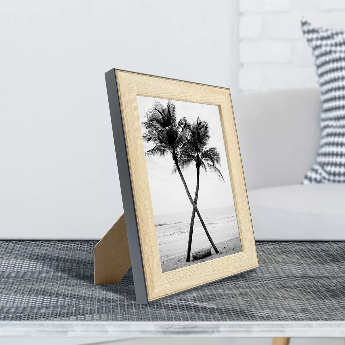 Illustration numéro 2 du produit Cadre photo bois noir 18x24 cm résine recyclée