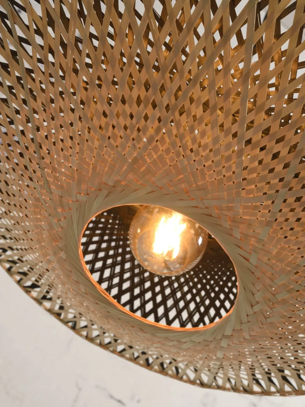 Illustration numéro 2 du produit Lampadaire en bambou suspendu D207cm