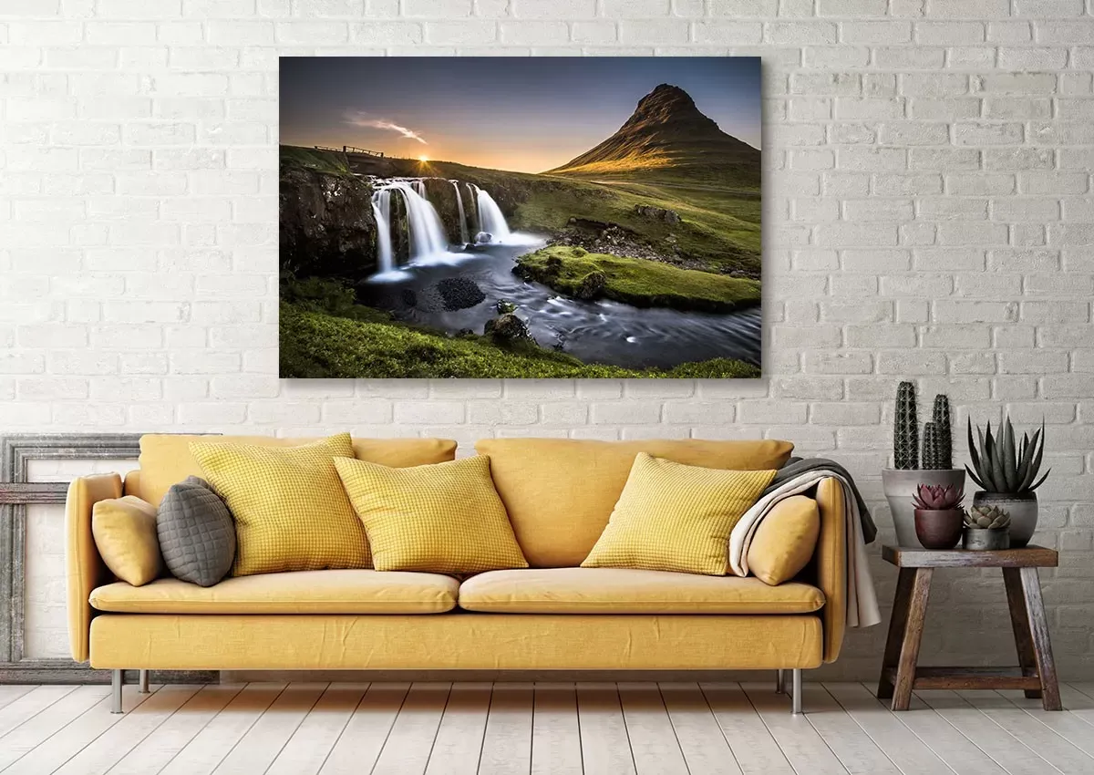 Illustration numéro 2 du produit Tableau cascade o - kirkjufell islande toile imprimée 120x80 cm