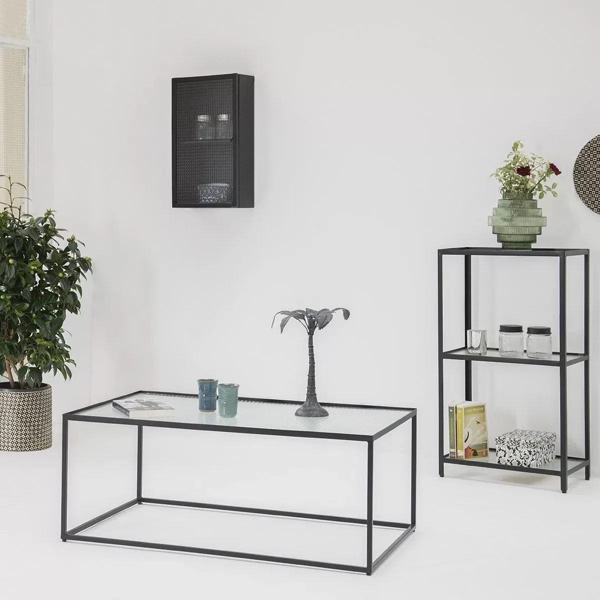 Illustration numéro 2 du produit Table basse métal plateau verre