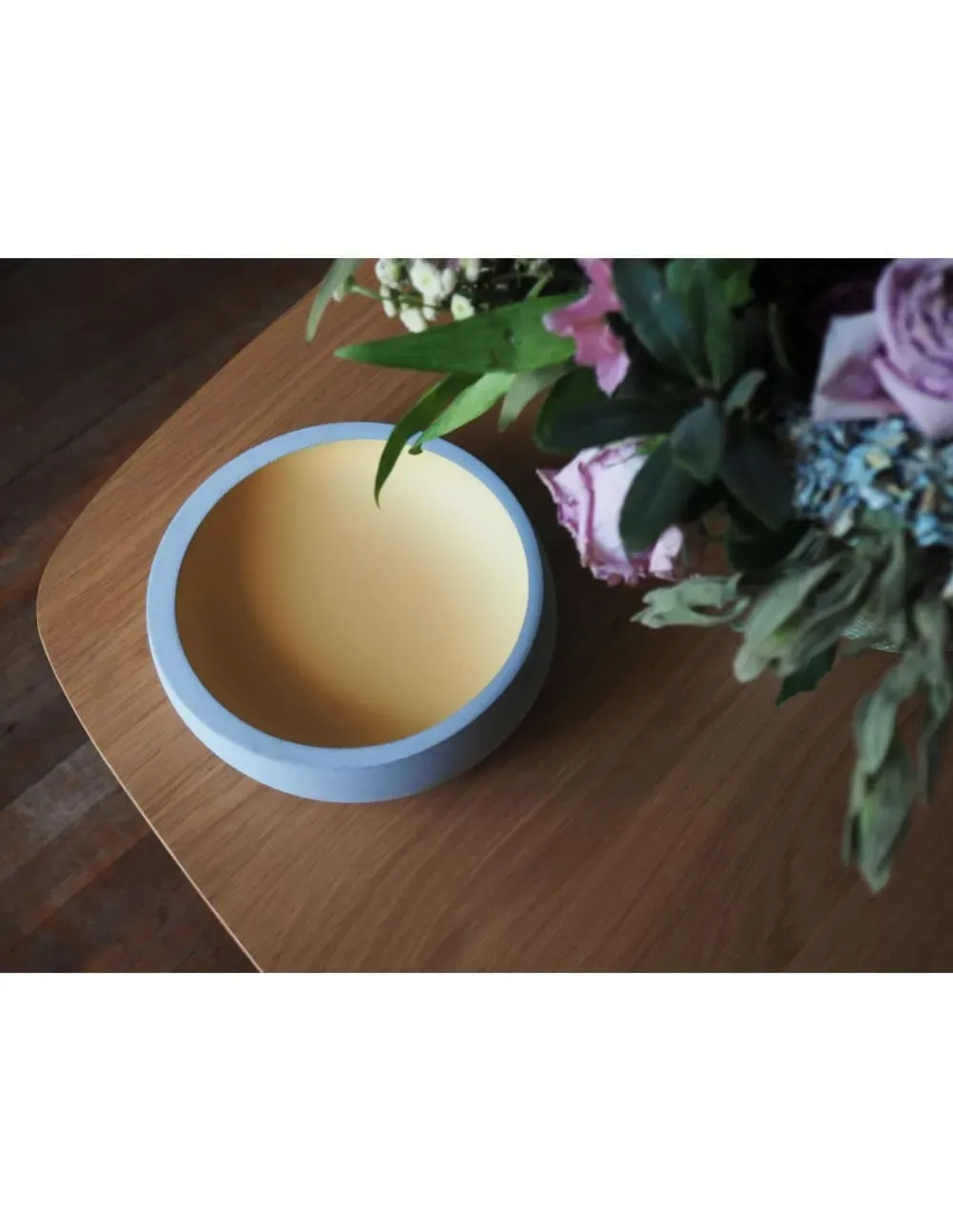 Illustration numéro 2 du produit Videpoche en béton Cream Gold