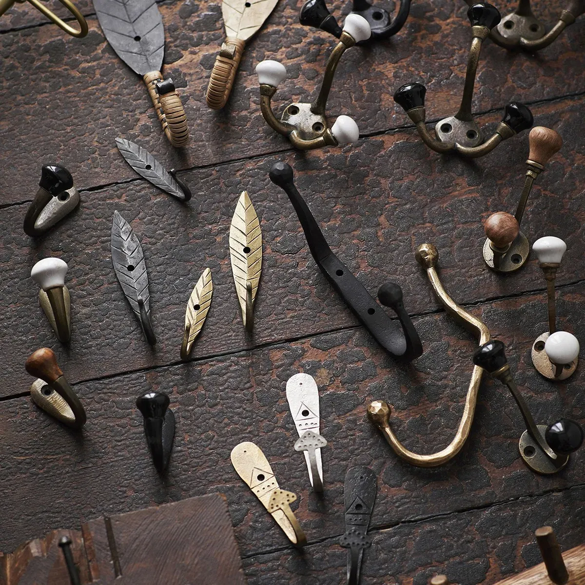 Illustration numéro 2 du produit Crochet en fer forgé 11cm