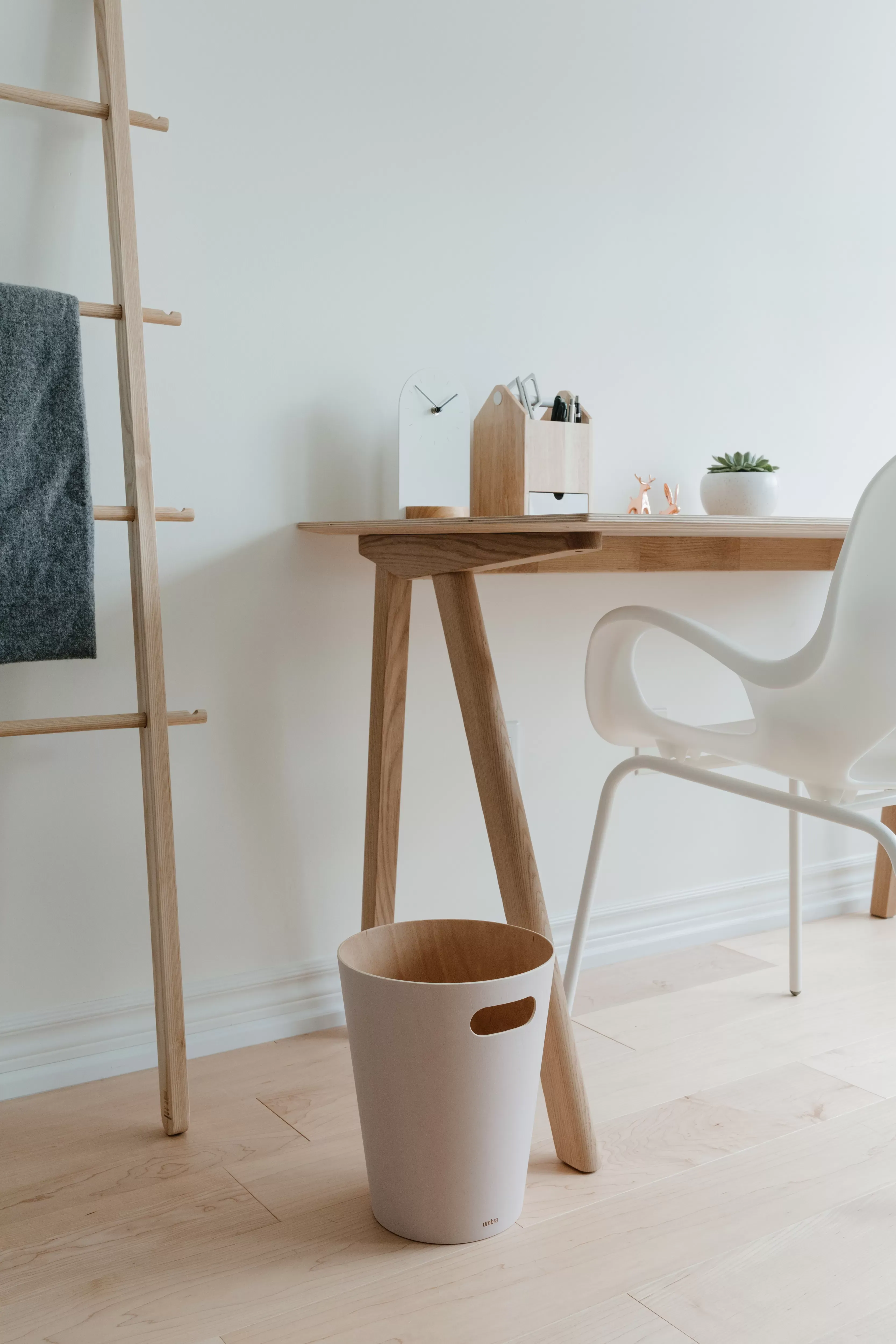 Illustration numéro 2 du produit Corbeille bois 7.5L blanc