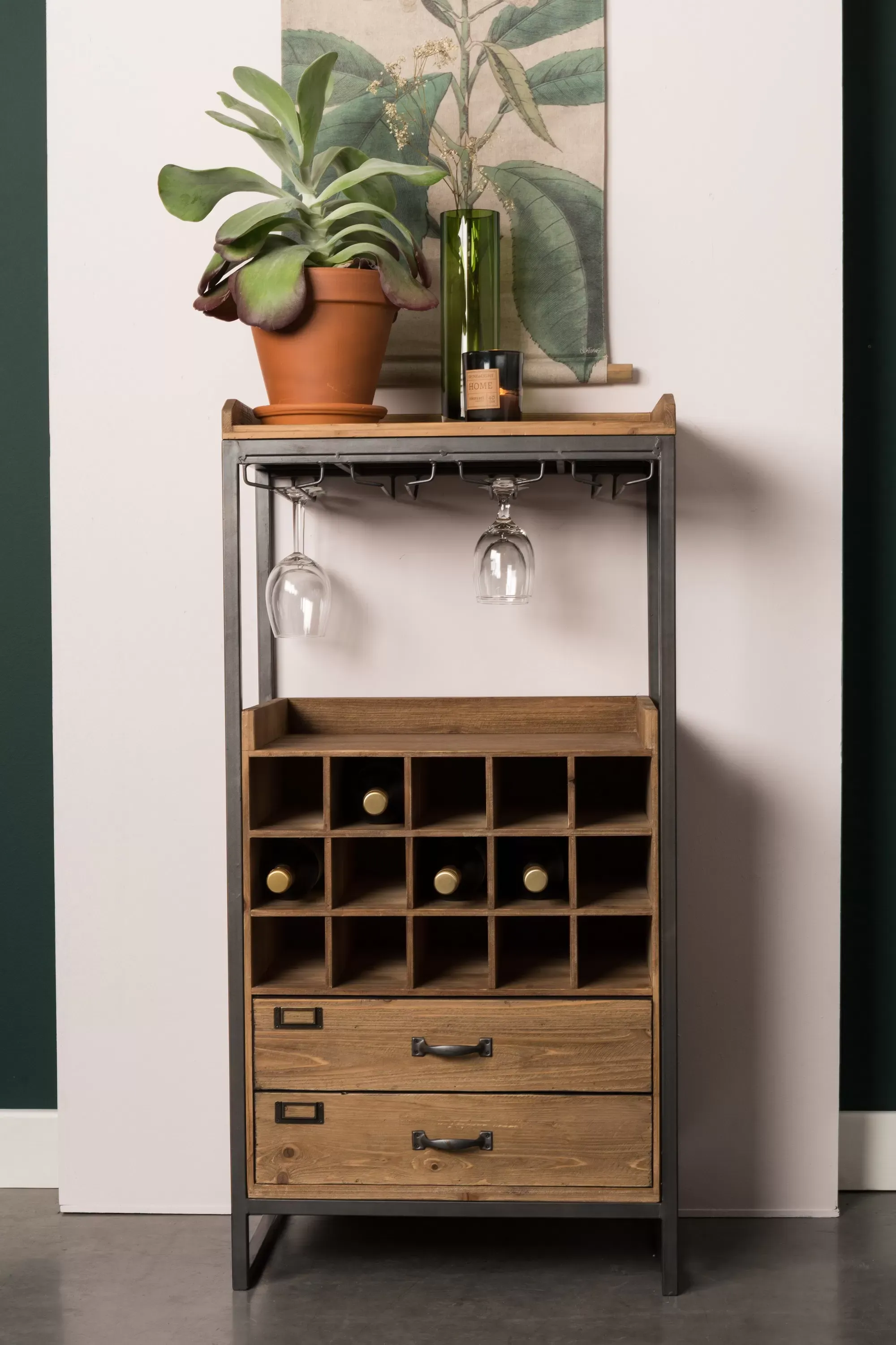 Illustration numéro 2 du produit Meuble bar vintage en bois et métal