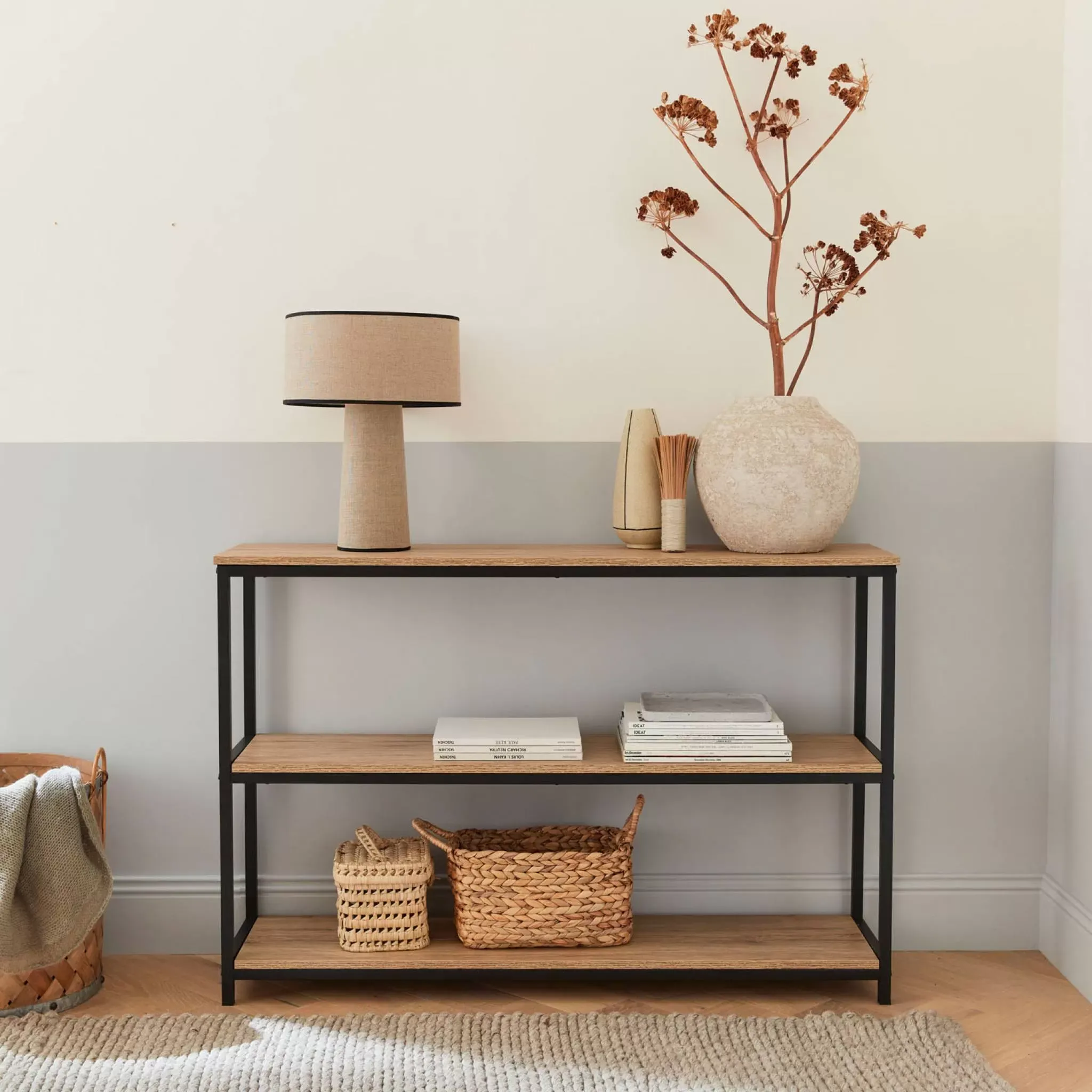 Illustration numéro 2 du produit Étagère en métal noir et bois 3 niveaux