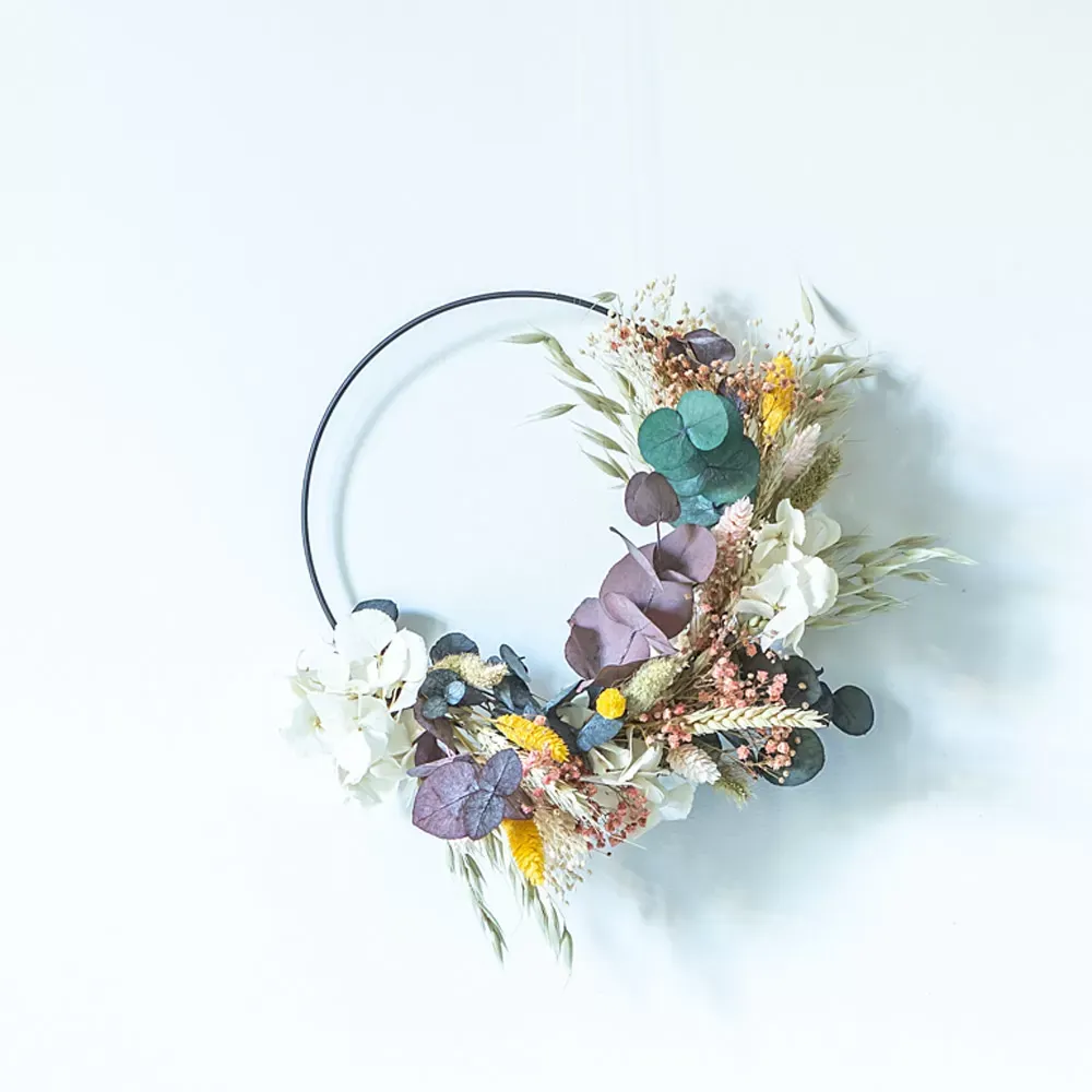 Illustration numéro 2 du produit Couronne murale de fleurs séchées Hélène D20cm