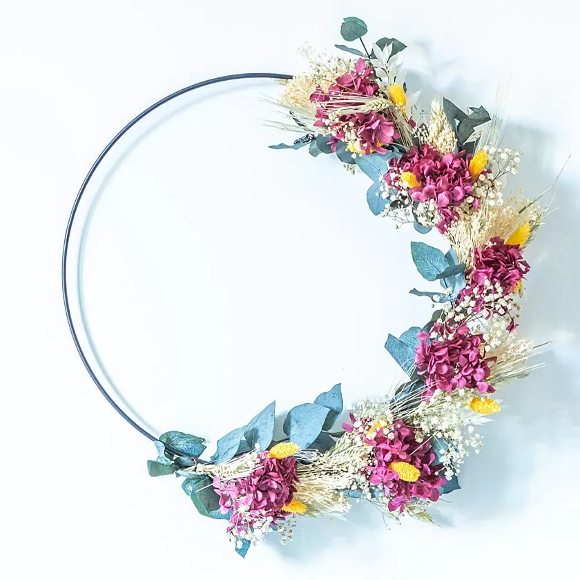 Illustration numéro 2 du produit Couronne murale de fleurs séchées Héloïse D50cm