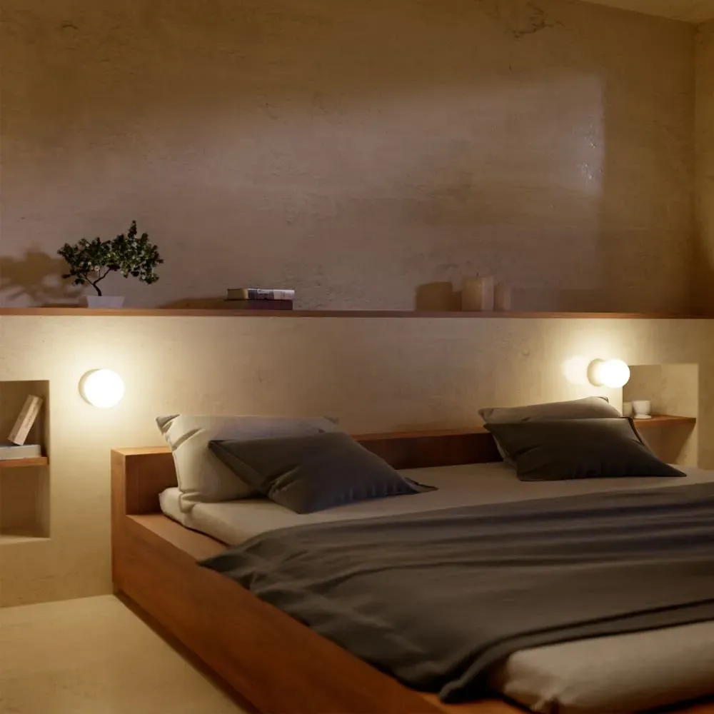 Illustration numéro 2 du produit Applique béton gris avec globe opale blanc, culot G9