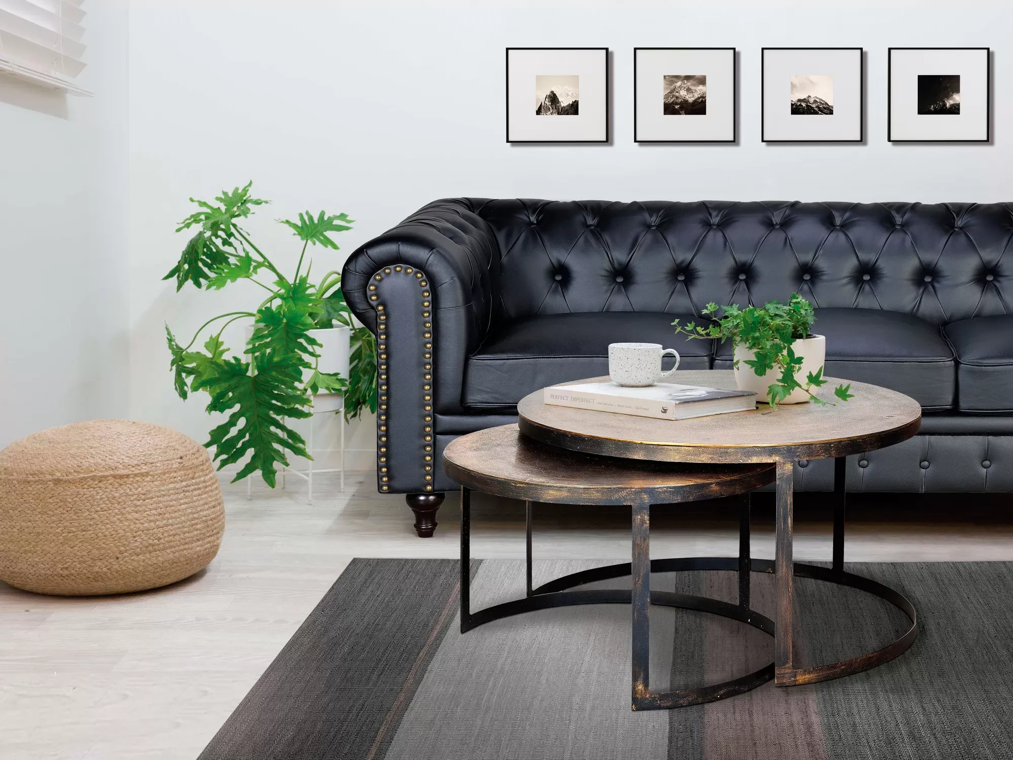 Illustration numéro 2 du produit Table basse plateau bronze et pieds métal doré