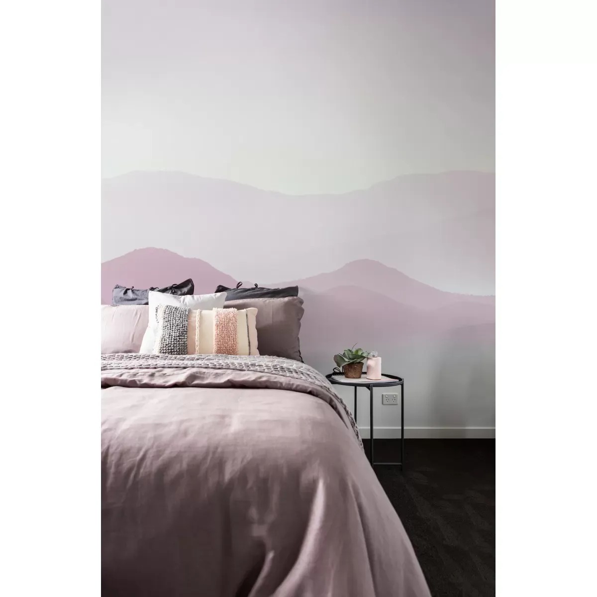 Illustration numéro 2 du produit Papier peint panoramique misty mountains rose 340x250cm