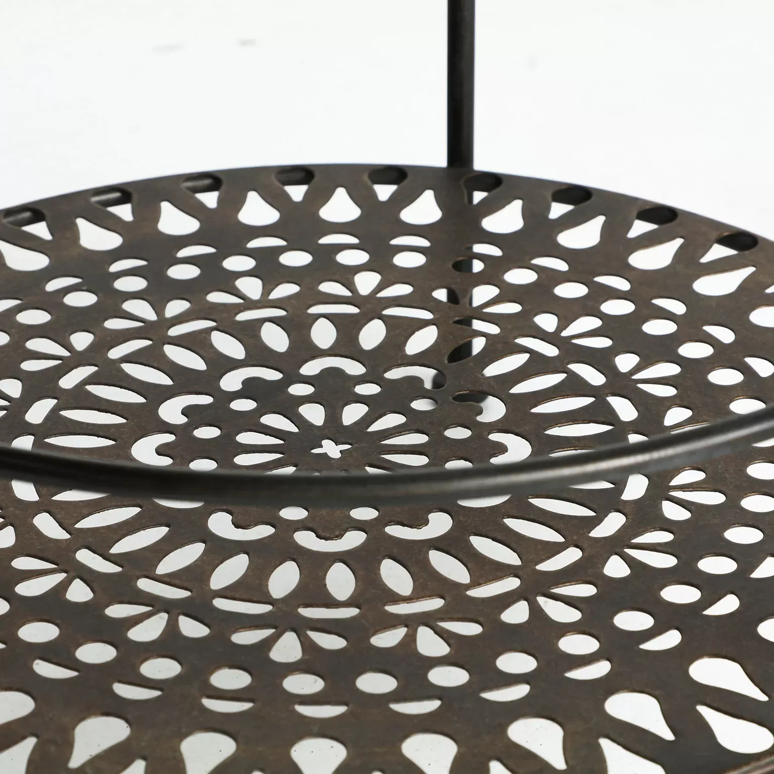 Illustration numéro 2 du produit Table basse en fer noir 42x42x62 cm