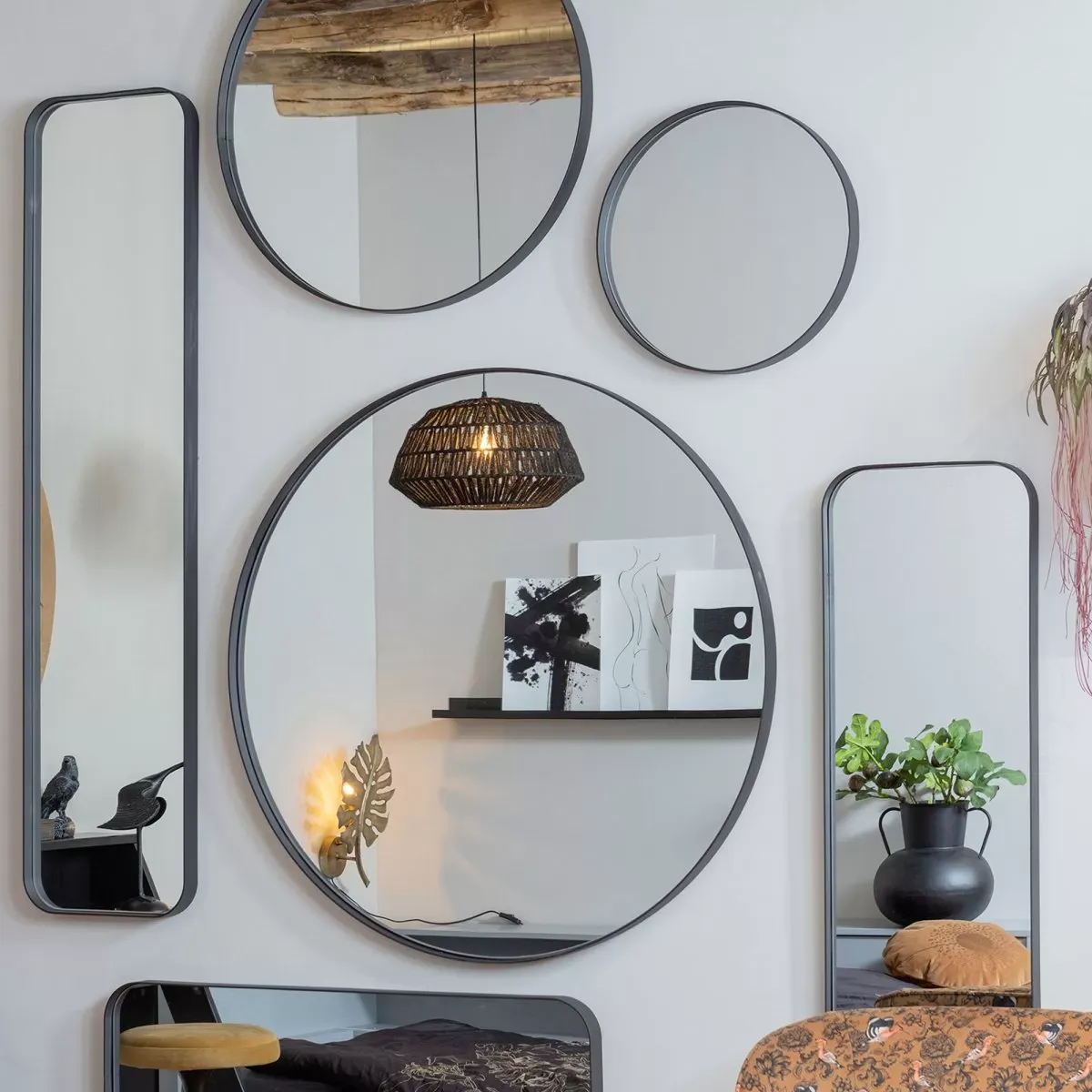 Illustration numéro 2 du produit Miroir rond en métal noir