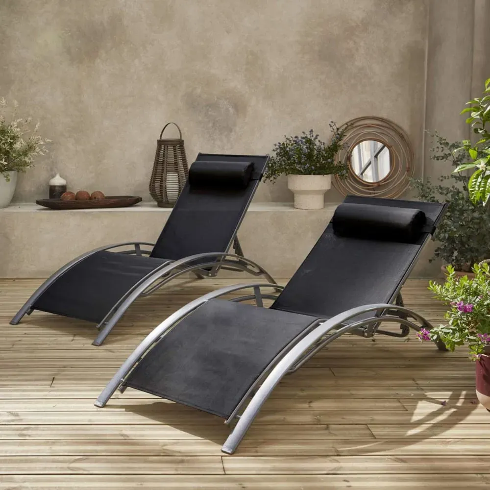 Illustration numéro 2 du produit Duo de bains de soleil en aluminium et textilène gris et noir