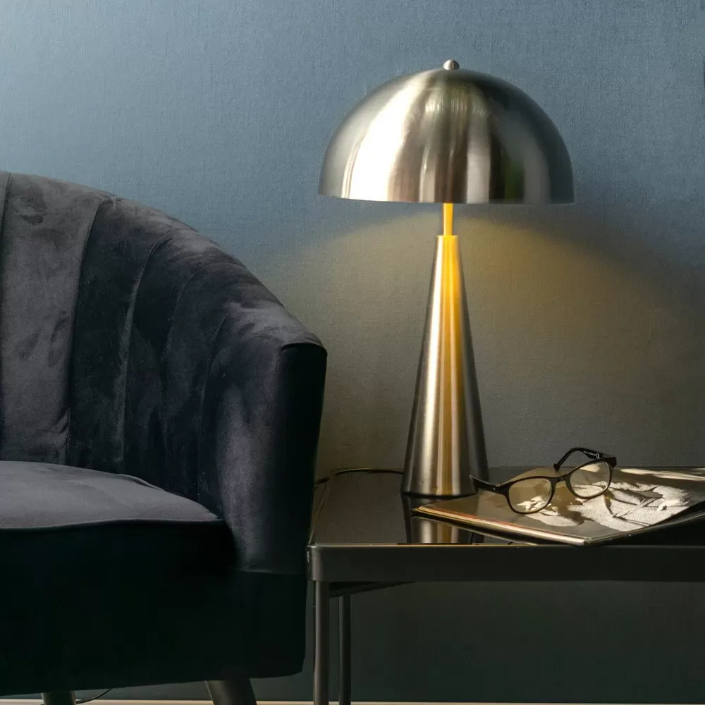 Illustration numéro 2 du produit Lampe de Table fer nickel Ø30x51cm