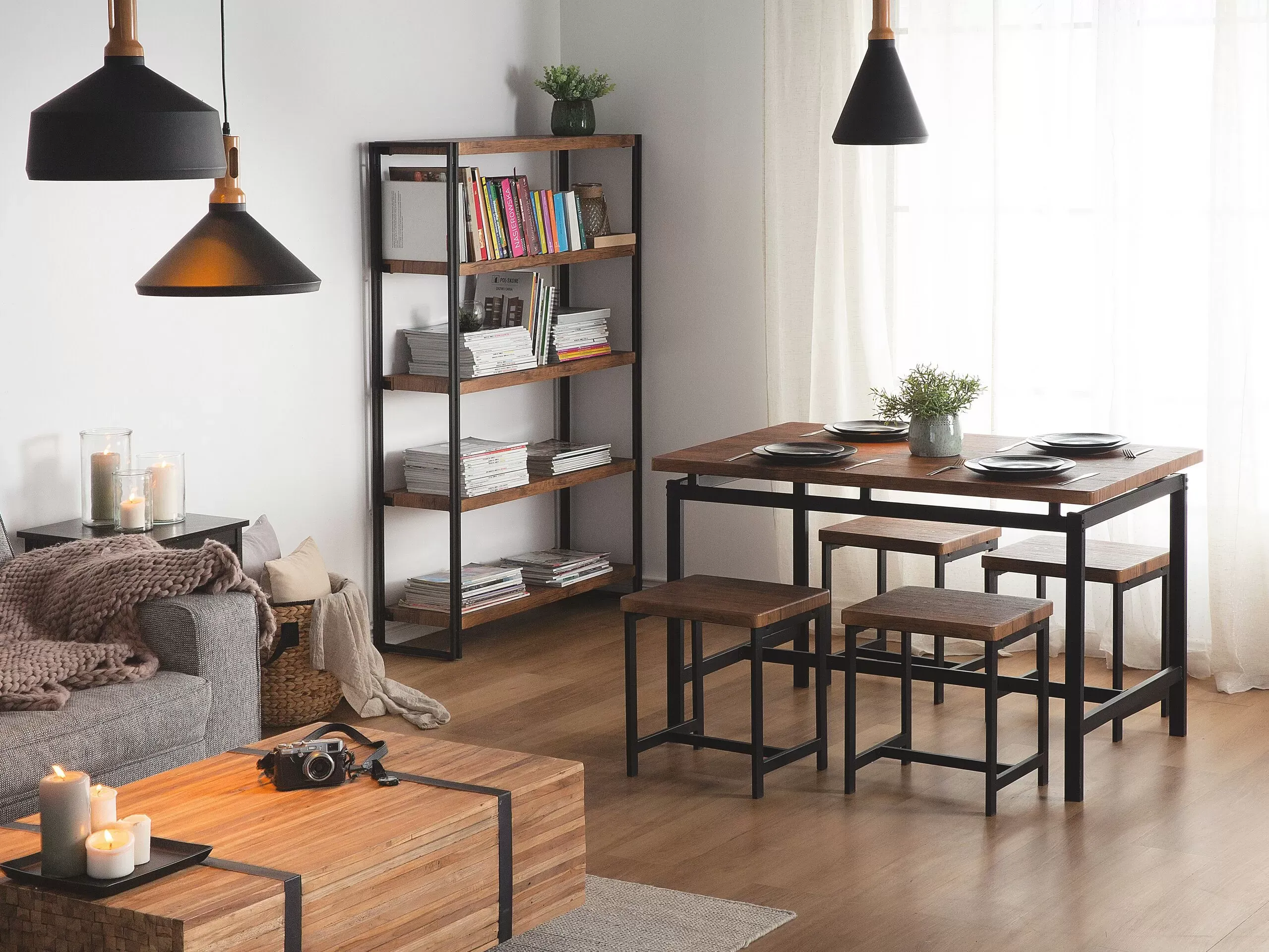 Illustration numéro 2 du produit Ensemble pour salle à manger en 4 personnes L