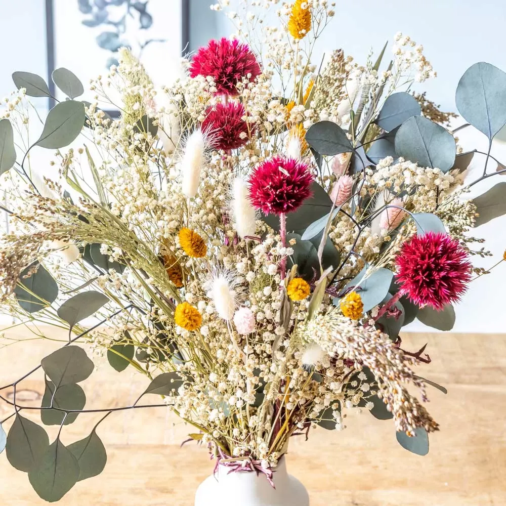 Illustration numéro 2 du produit Bouquet de fleurs séchées à base de chardons rose et d'eucalyptus