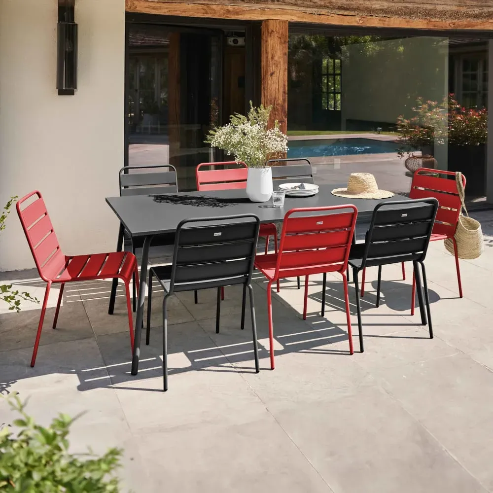 Illustration numéro 2 du produit Ensemble table de jardin et 8 chaises en métal gris et rouge