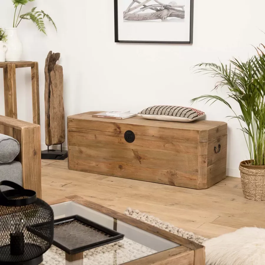 Illustration numéro 2 du produit Coffre rangement en pin recyclé et poignées en métal noir