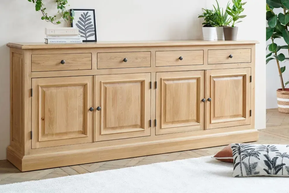 Illustration numéro 2 du produit Buffet bas 4 portes 4 tiroirs en chêne massif