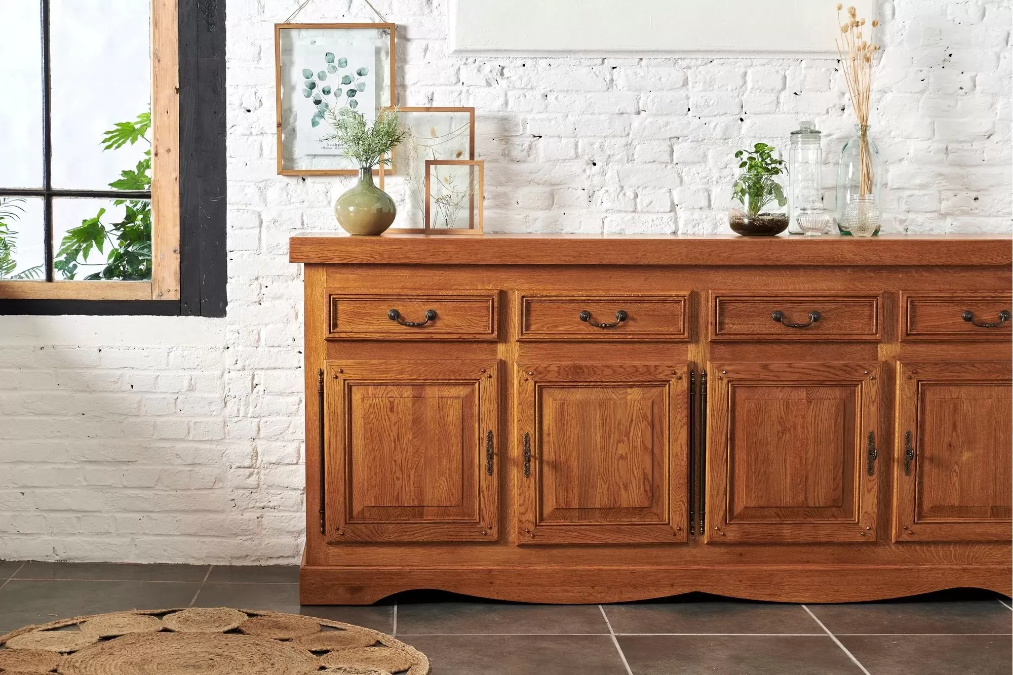 Illustration numéro 2 du produit Bahut en chêne massif 4 portes et 4 tiroirs chene moyen