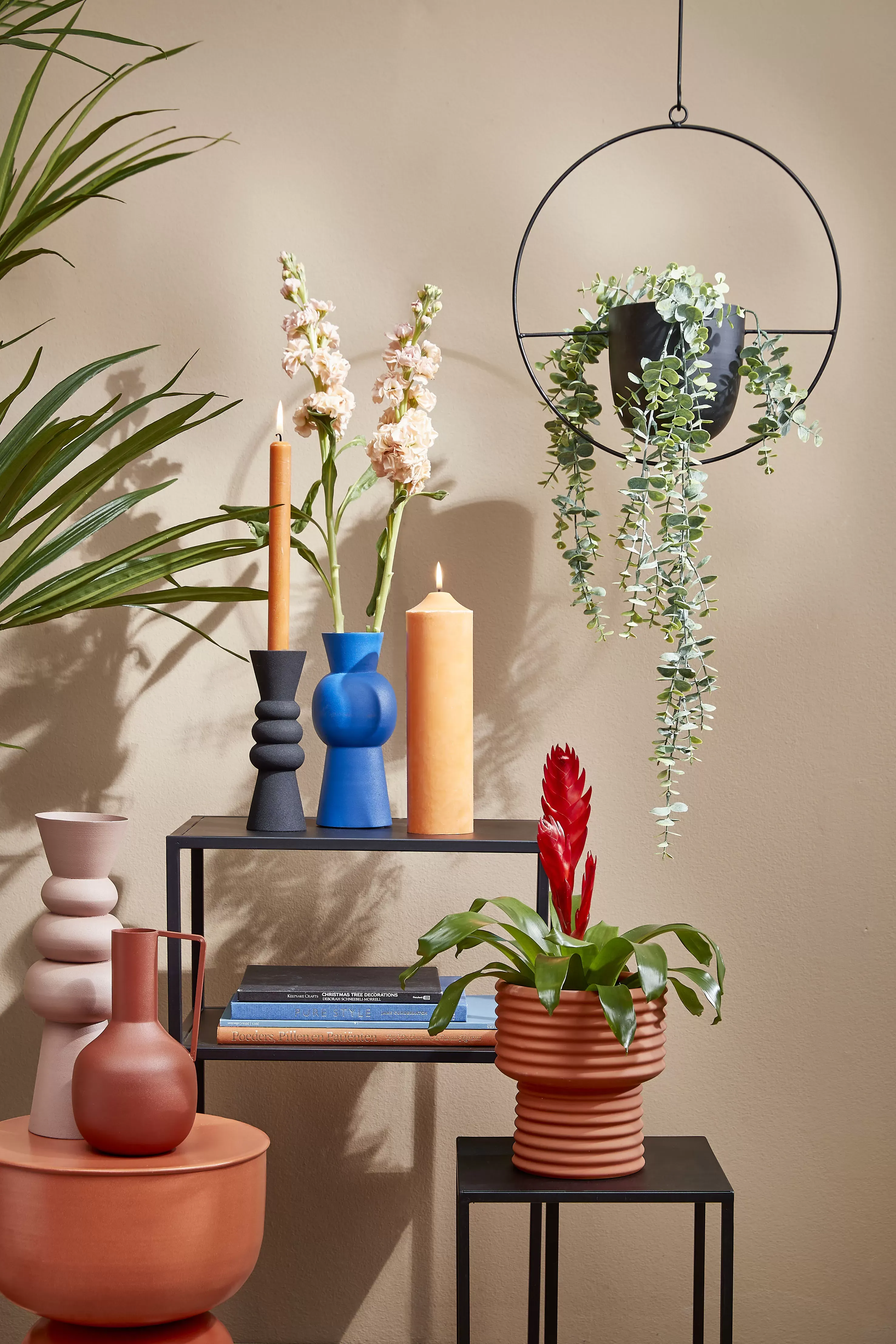 Illustration numéro 2 du produit Cache-pot suspendue en métal noir H65