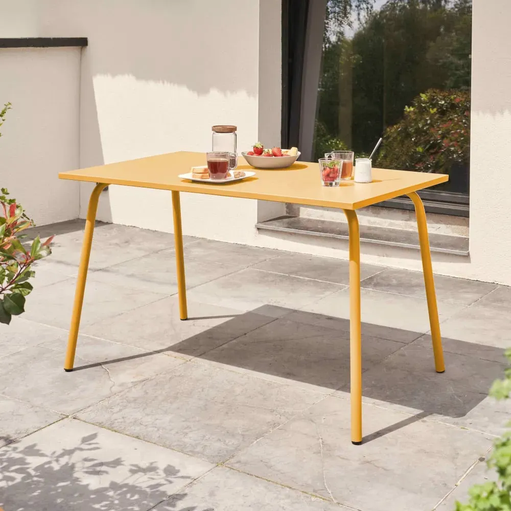 Illustration numéro 2 du produit Table de jardin en acier jaune