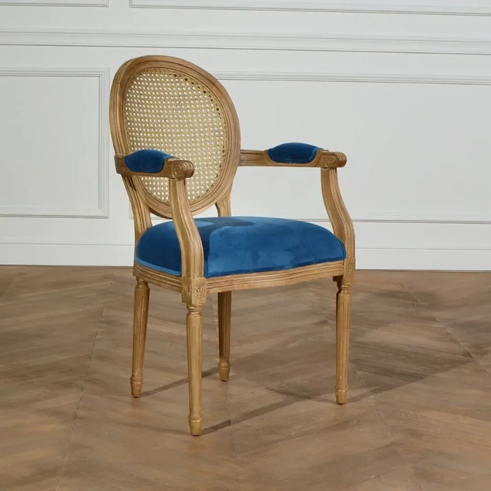 Illustration numéro 2 du produit Fauteuil de table en hévéa, cannage et velours bleu orage