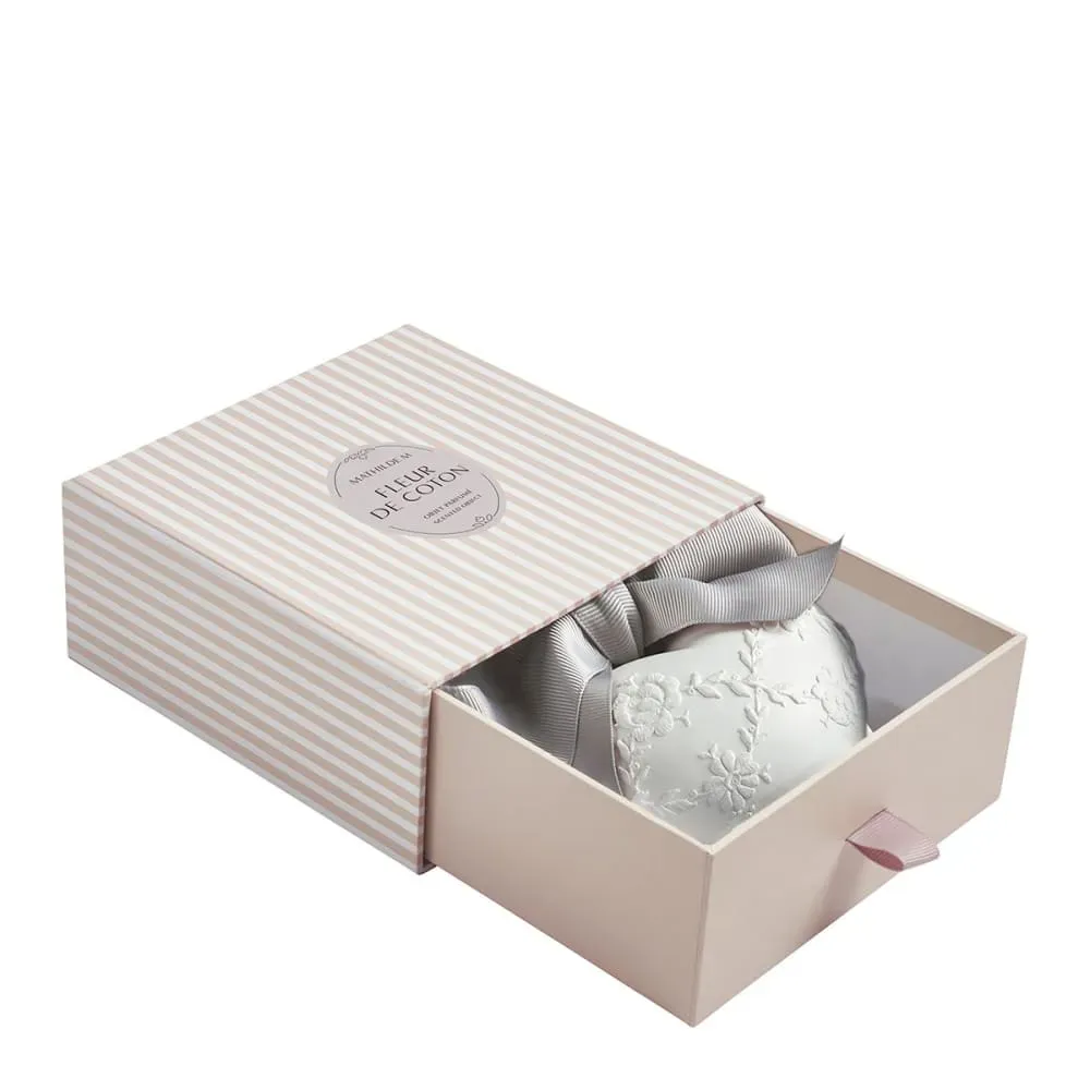 Illustration numéro 2 du produit Grand Cœur parfumé brodé - Fleur de Coton