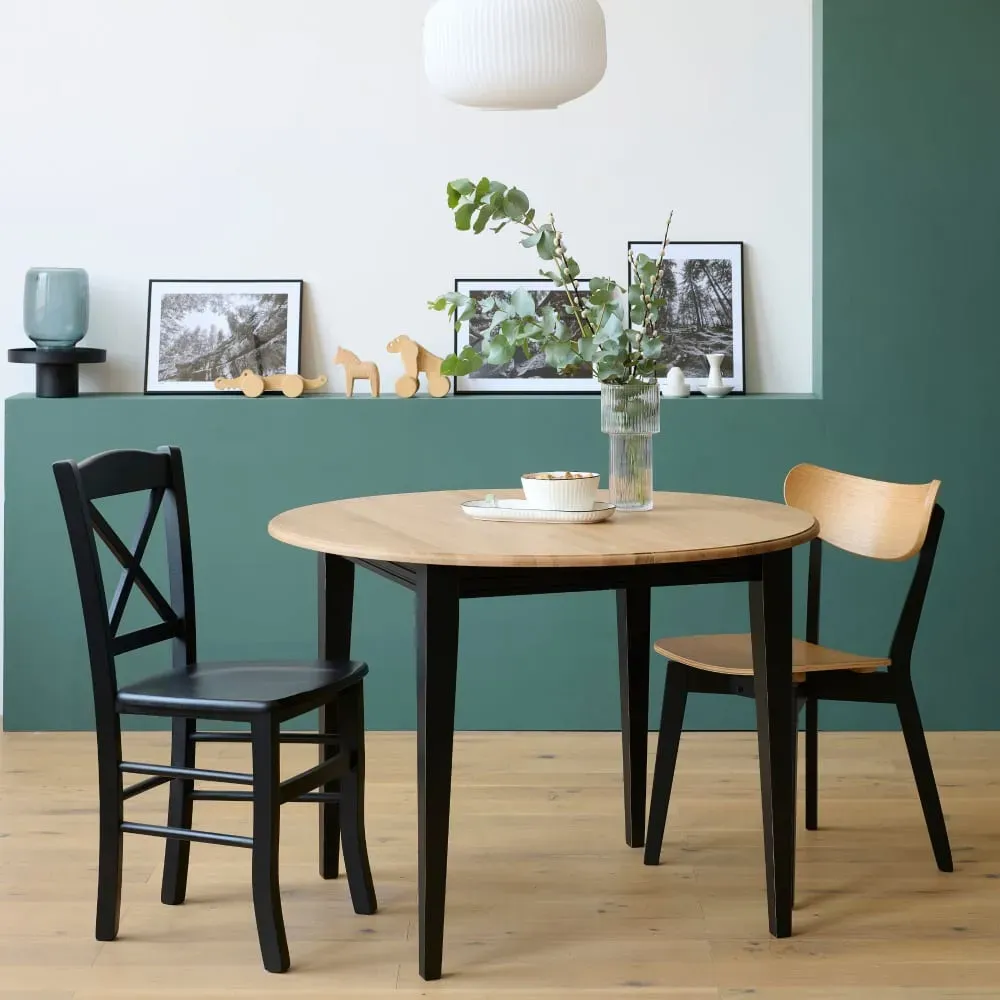 Illustration numéro 2 du produit Table ronde bois D115 cm avec 1 allonge et Pieds fuseau noir