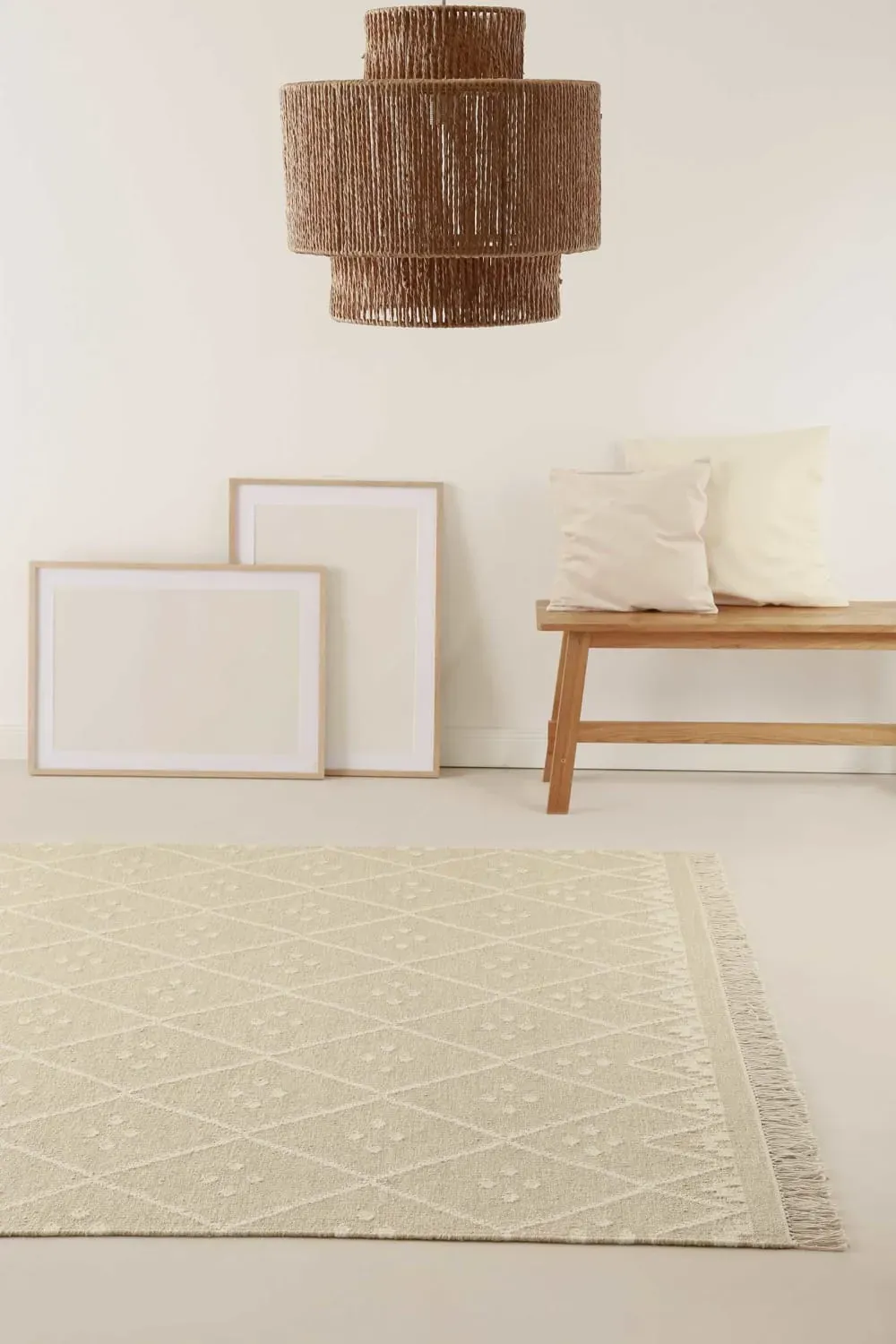 Illustration numéro 2 du produit Tapis tissé main tons de beige avec léger motif 80x150