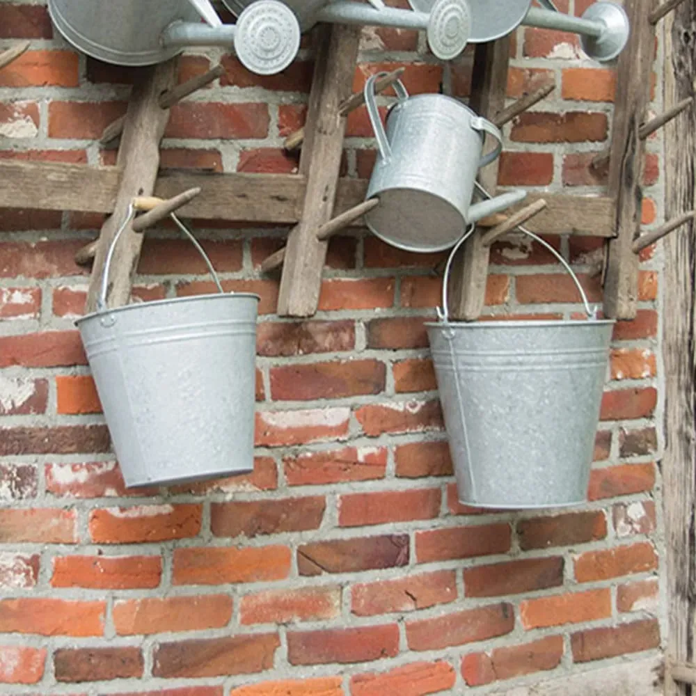 Illustration numéro 2 du produit Seau zinc patiné 9.5 L avec anse gris