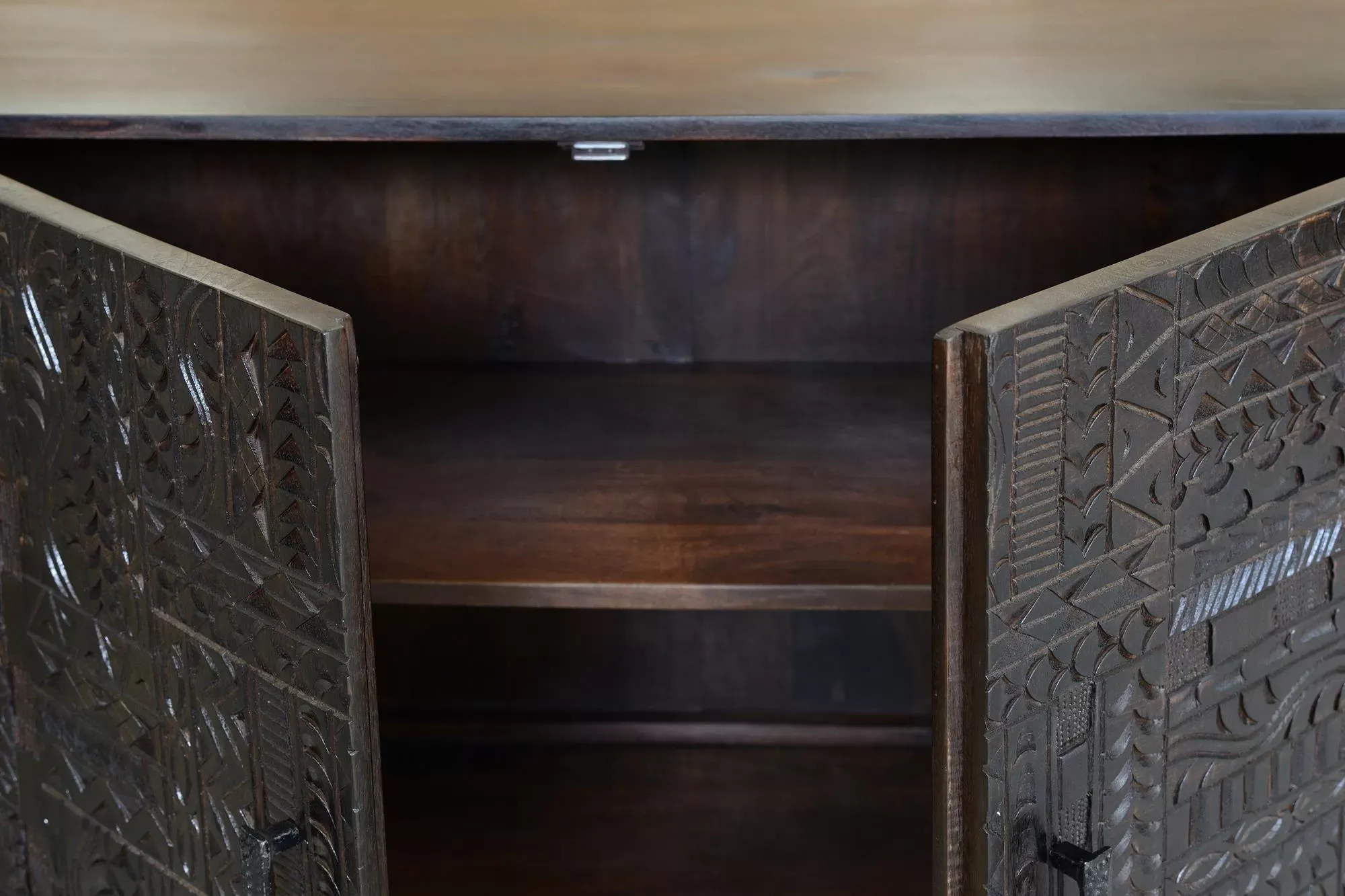 Illustration numéro 2 du produit Buffet en bois de manguier et pieds en métal