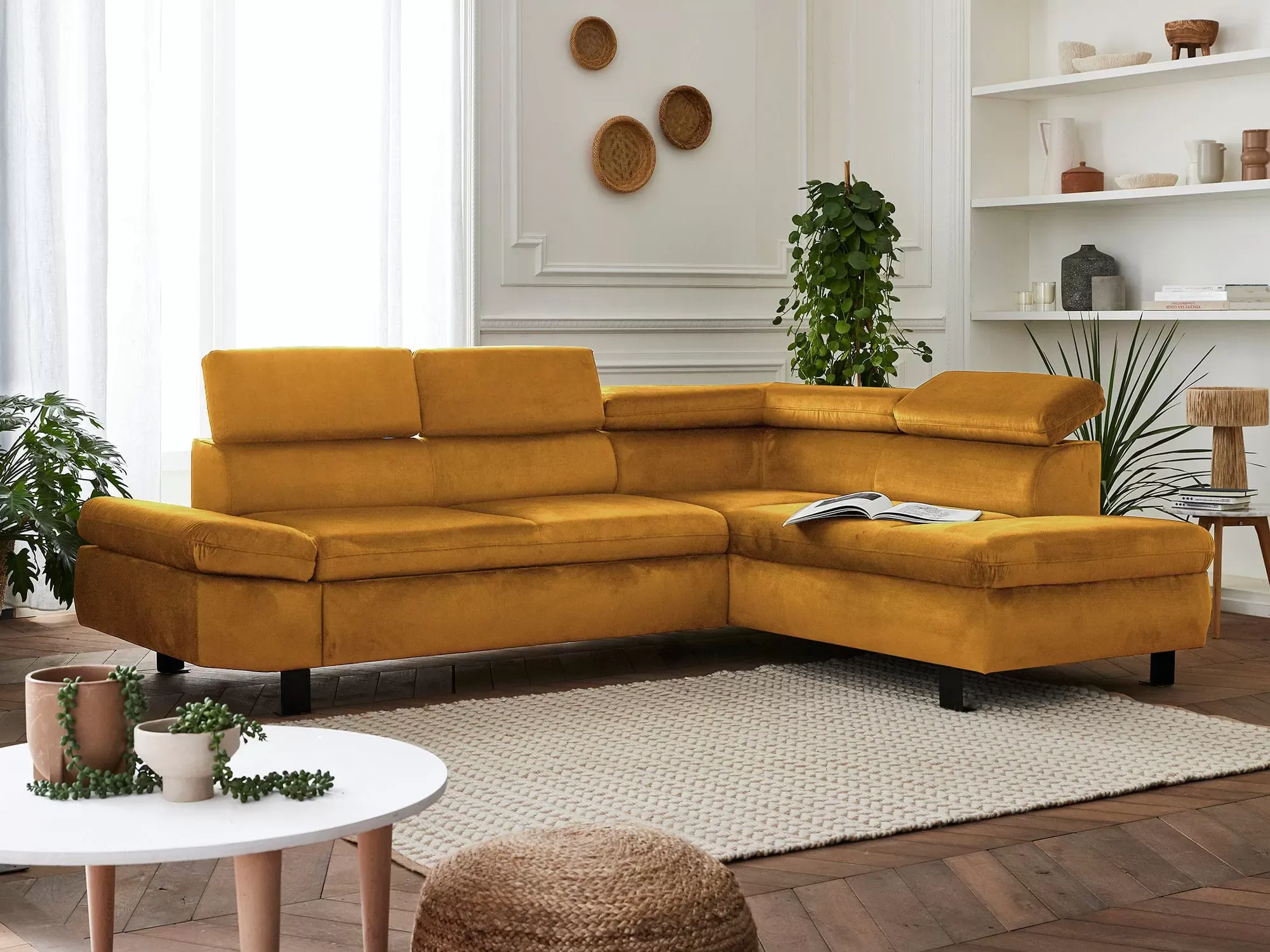 Illustration numéro 2 du produit Canapé d'angle droit convertible 5 places en velours jaune
