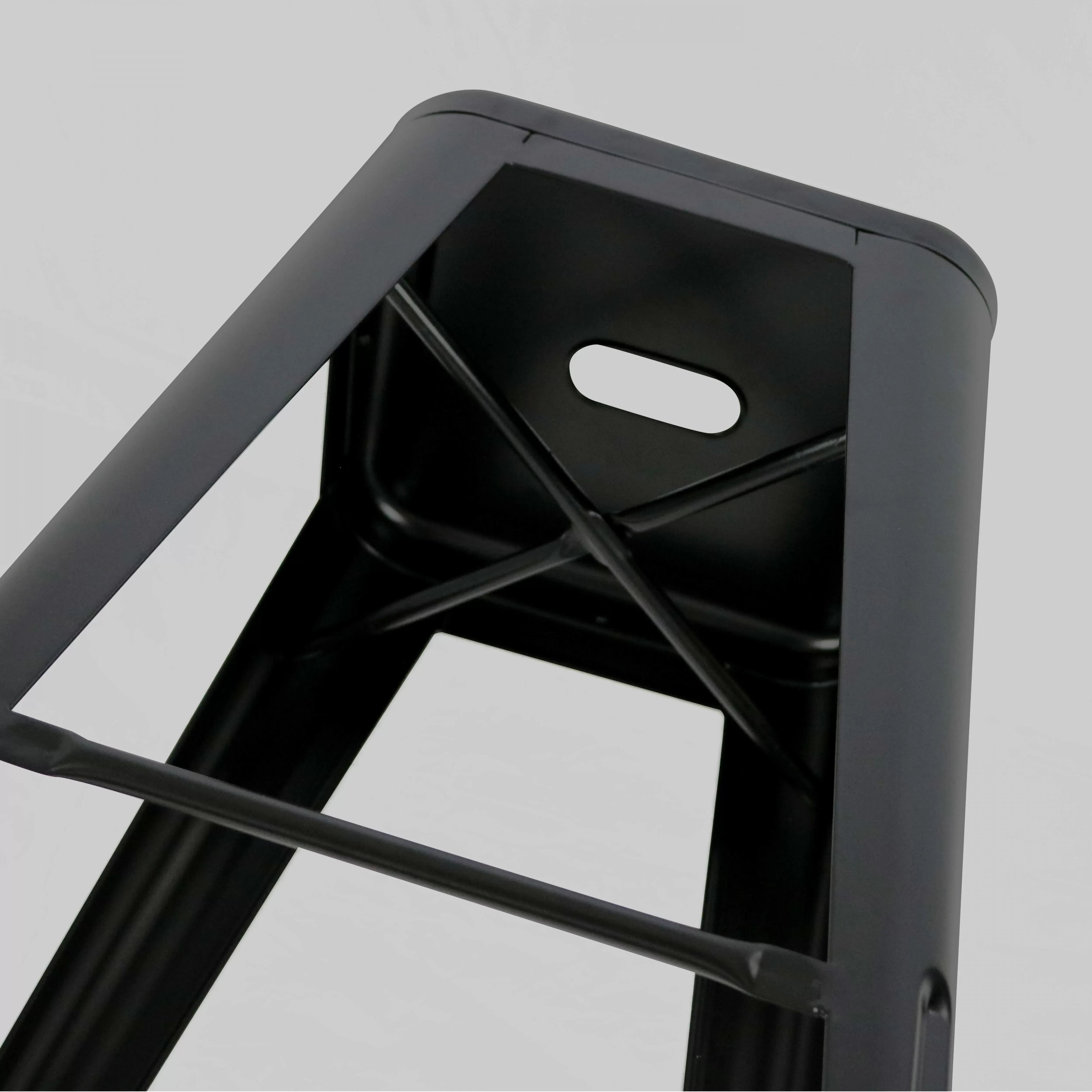 Illustration numéro 2 du produit Tabouret de bar en métal noir mat